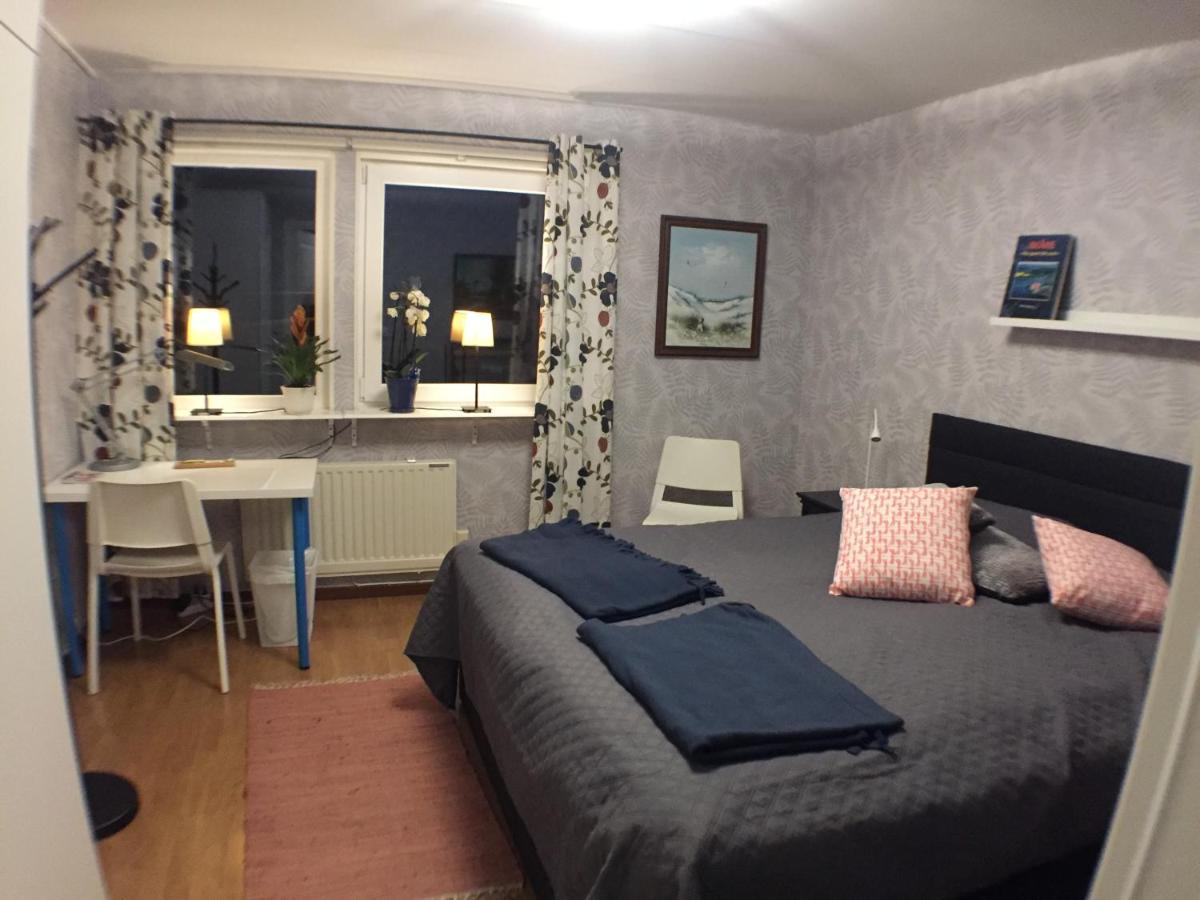 Dubbelrum Med Extrasaeng Pa Markplan I Lugnt Villaomrade Malmo Luaran gambar