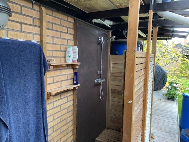 Dubbelrum Med Extrasaeng Pa Markplan I Lugnt Villaomrade Malmo Luaran gambar
